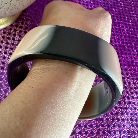 💕Chanel CC logo Resin Bangle black and pink - Picture 7 of 12